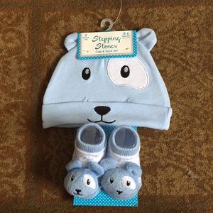 2 peace set cap and sock set 0-6 months